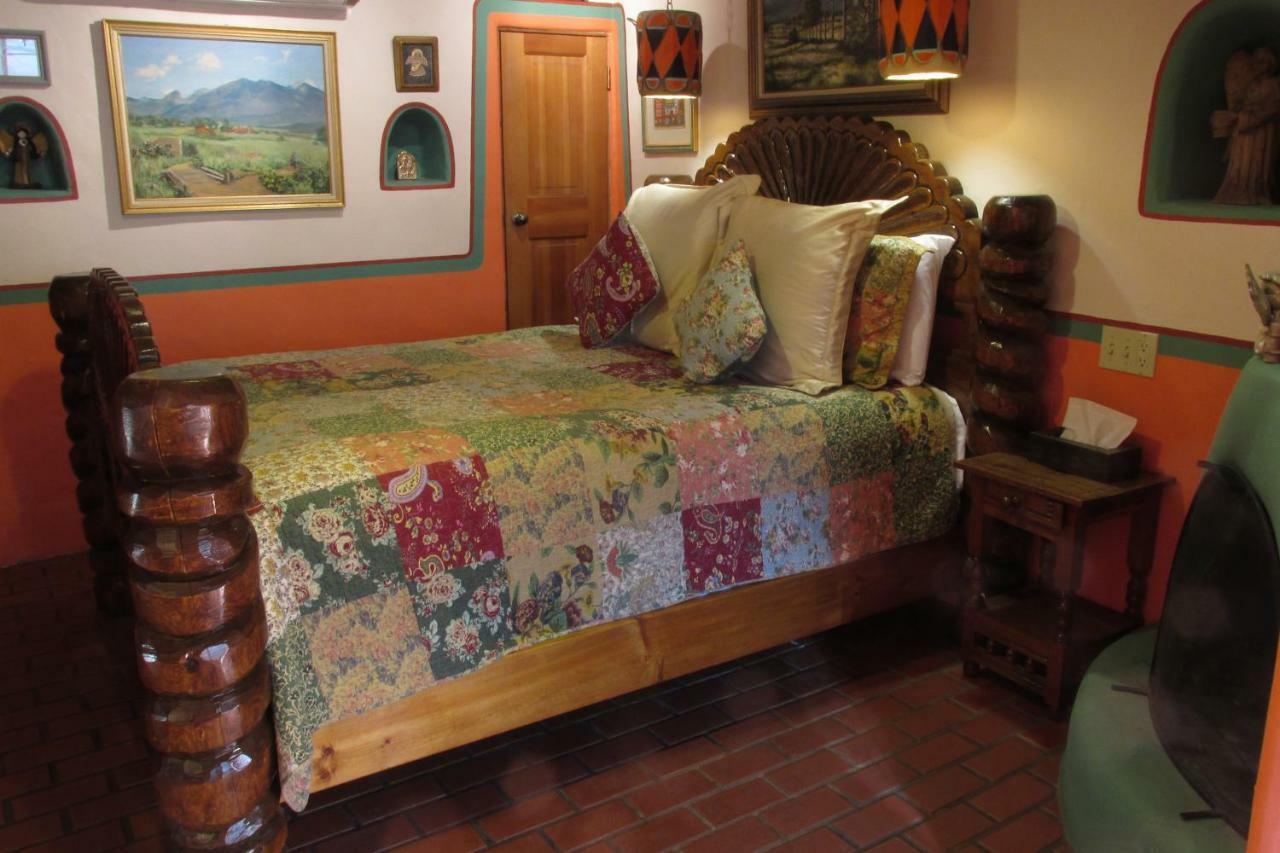 La Dona Luz Inn An Historic B&B Таос Екстериор снимка